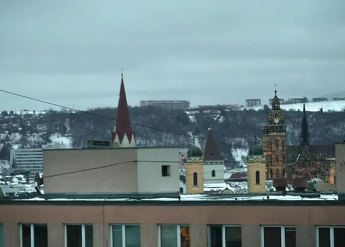 Modern Karpatska - Near Center