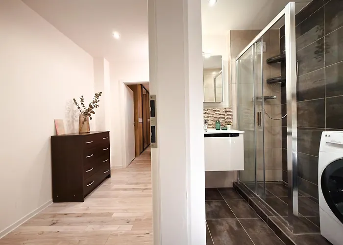 Modern Karpatska - Near Center