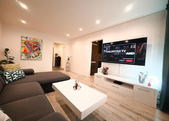 Modern Karpatska - Near Center Apartment