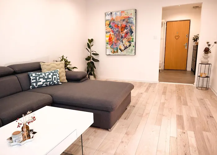 Modern Karpatska - Near Center *