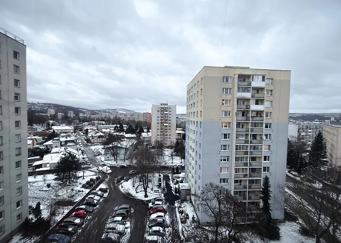 Modern Karpatska - Near Center