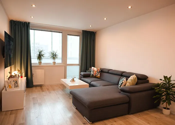 Modern Karpatska - Near Center *