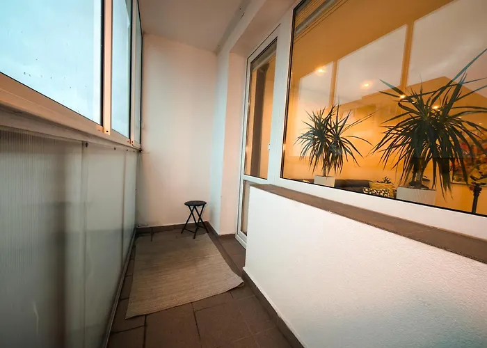 Modern Karpatska - Near Center Apartment *